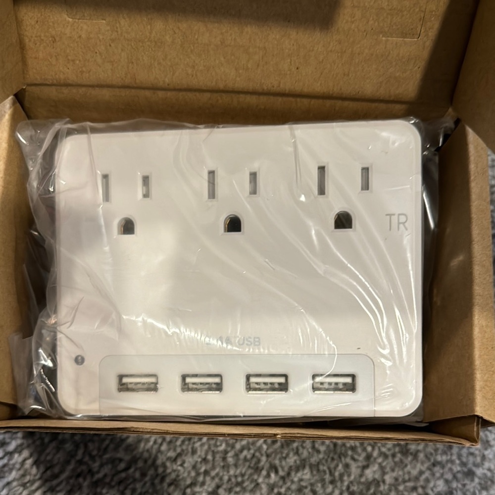 3 outlet wall tap with 4 usb ports and photo sensor nightlight